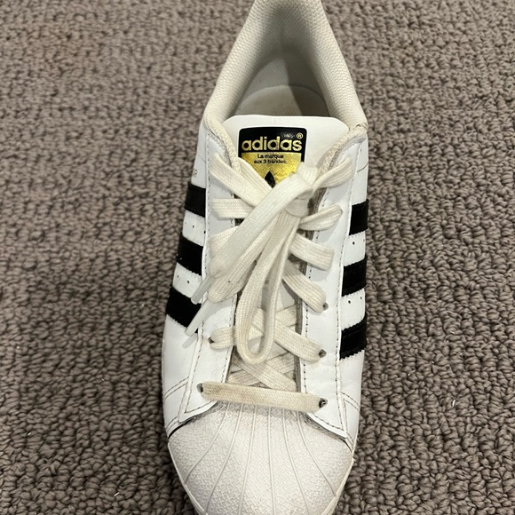 Adidas Superstar sneakers size 7 - Picture 2 of 2